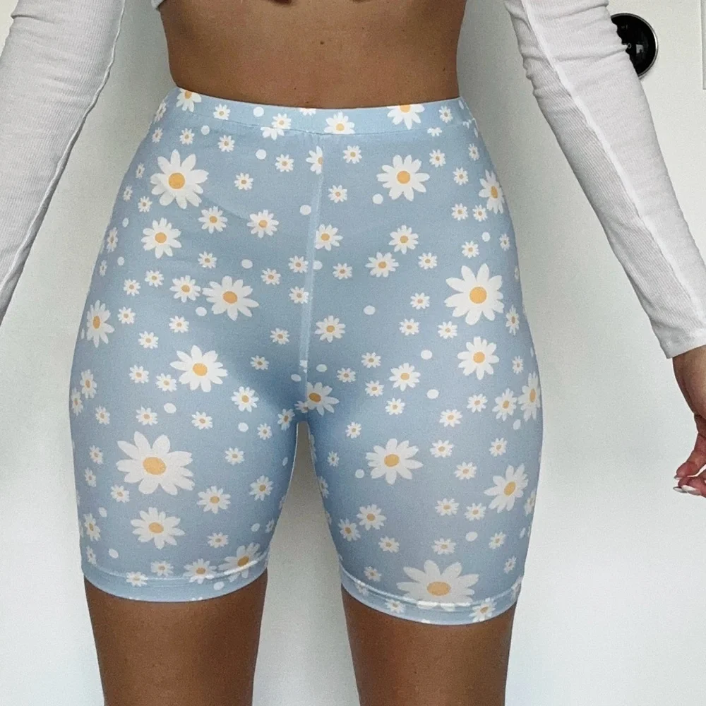 High-Rise Daisy Print Bike Shorts - Light Blue - Picture 1 of 3